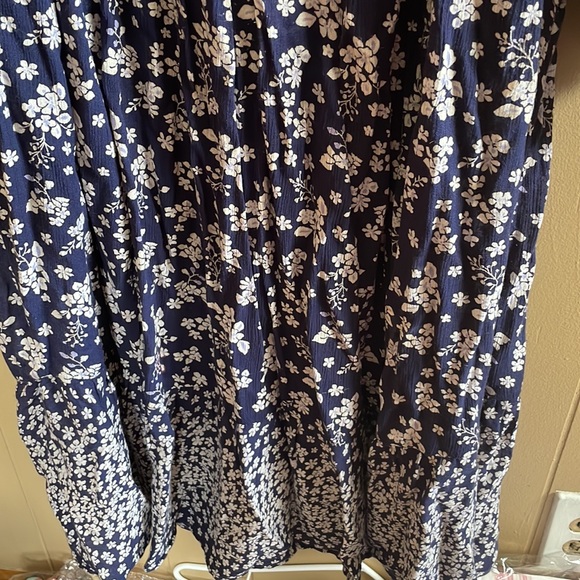 Old Navy Long Sleeved Empire Style Navy and White Floral Dress - Picture 5 of 9